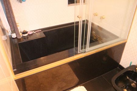 Apartamento à venda com 220m², 4 quartos e 3 vagasBanheiro da Suíte 1