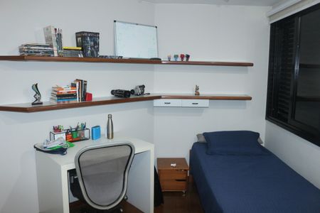 Apartamento à venda com 220m², 4 quartos e 3 vagasQuarto 2