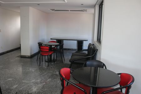 Apartamento à venda com 220m², 4 quartos e 3 vagasÁrea comum - Salão de festas