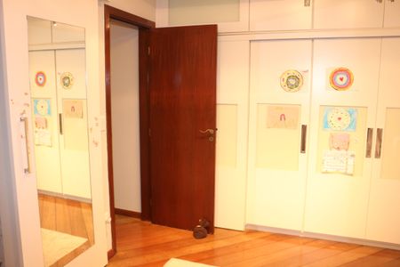 Apartamento à venda com 220m², 4 quartos e 3 vagasSuíte 2