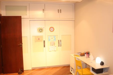 Apartamento à venda com 220m², 4 quartos e 3 vagasSuíte 2