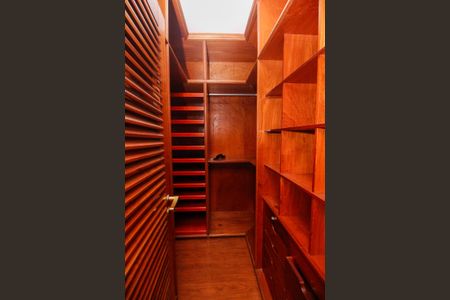 Apartamento à venda com 189m², 3 quartos e 3 vagasCloset da suíte