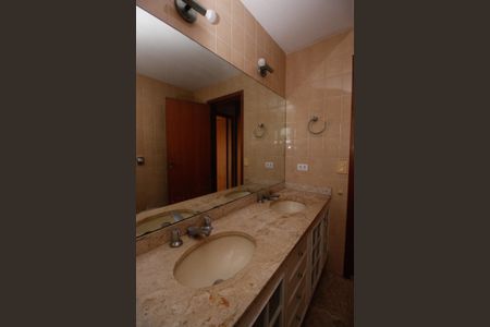 Apartamento à venda com 189m², 3 quartos e 3 vagasBanheiro