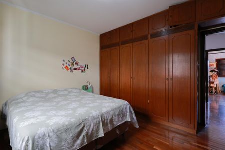 Casa à venda com 250m², 3 quartos e 5 vagas Casa à venda com 250m², 3 quartos e 5 vagasSuíte