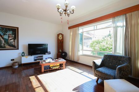 Casa à venda com 250m², 3 quartos e 5 vagas Casa à venda com 250m², 3 quartos e 5 vagasSala