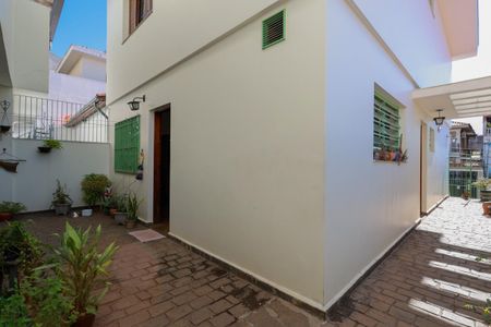 Casa à venda com 250m², 3 quartos e 5 vagas Casa à venda com 250m², 3 quartos e 5 vagasQuintal e área de lazer