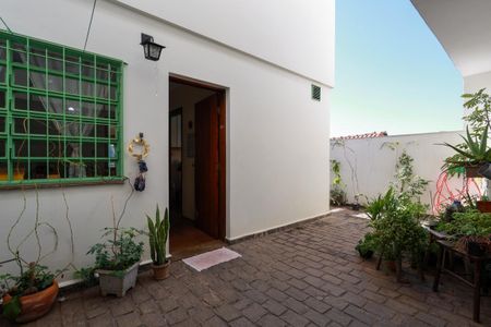 Casa à venda com 250m², 3 quartos e 5 vagas Casa à venda com 250m², 3 quartos e 5 vagasQuintal e área de lazer