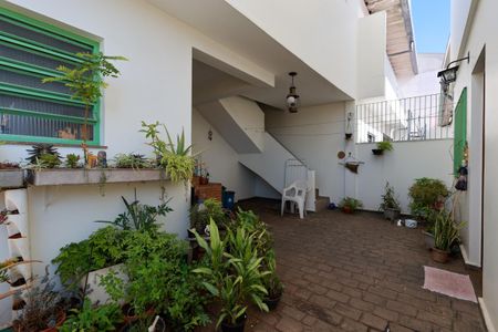 Casa à venda com 250m², 3 quartos e 5 vagas Casa à venda com 250m², 3 quartos e 5 vagasQuintal e área de lazer