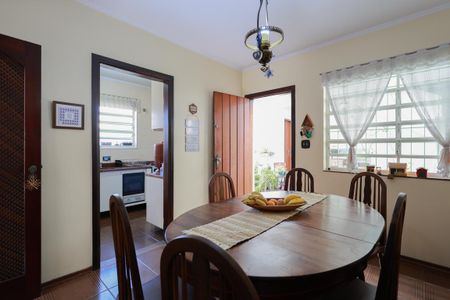 Casa à venda com 250m², 3 quartos e 5 vagas Casa à venda com 250m², 3 quartos e 5 vagasCopa