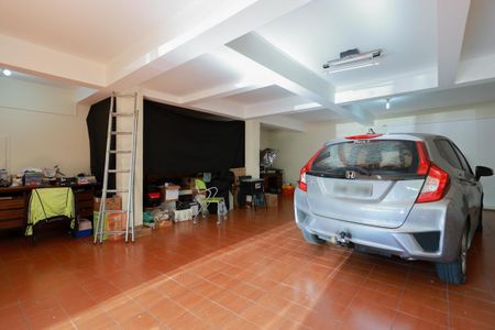 Casa à venda com 250m², 3 quartos e 5 vagas Casa à venda com 250m², 3 quartos e 5 vagasGaragem