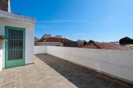 Casa à venda com 250m², 3 quartos e 5 vagas Casa à venda com 250m², 3 quartos e 5 vagasTerraço