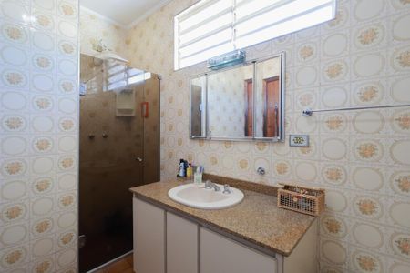 Casa à venda com 250m², 3 quartos e 5 vagas Casa à venda com 250m², 3 quartos e 5 vagasBanheiro da Suíte