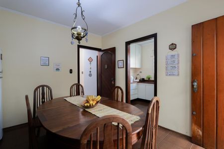 Casa à venda com 250m², 3 quartos e 5 vagas Casa à venda com 250m², 3 quartos e 5 vagasCopa