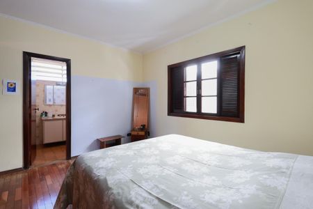 Casa à venda com 250m², 3 quartos e 5 vagas Casa à venda com 250m², 3 quartos e 5 vagasSuíte