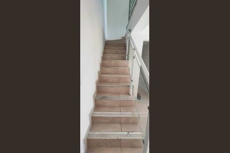 Apartamento para alugar com 130m², 2 quartos e 2 vagas Apartamento para alugar com 130m², 2 quartos e 2 vagasEscada
