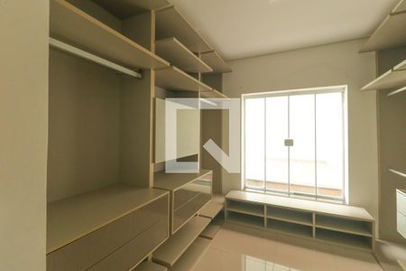 Casa à venda com 178m², 3 quartos e 4 vagasSuíte 2 Edícula