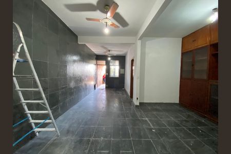 Casa à venda com 140m², 4 quartos e 2 vagasSala