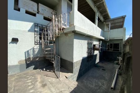 Casa à venda com 140m², 4 quartos e 2 vagasQuintal