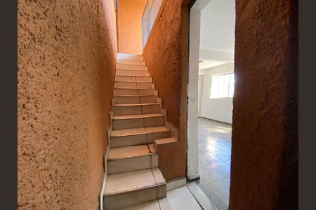 Casa à venda com 140m², 4 quartos e 2 vagasEscada