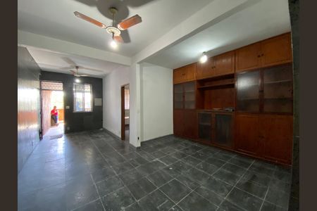 Casa à venda com 140m², 4 quartos e 2 vagasSala