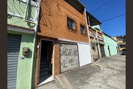 Casa à venda com 140m², 4 quartos e 2 vagasFachada