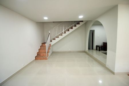 Casa à venda com 433m², 5 quartos e 3 vagasSala