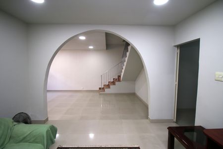 Casa à venda com 433m², 5 quartos e 3 vagasSala