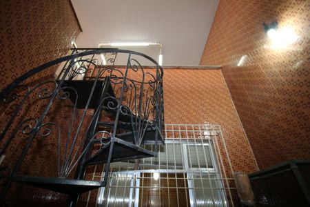 Casa à venda com 433m², 5 quartos e 3 vagasHall de ventilação e Escada