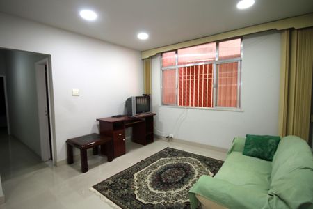 Casa à venda com 433m², 5 quartos e 3 vagasSala