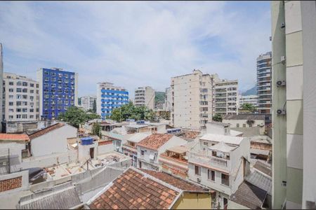 Apartamento à venda com 77m², 2 quartos e sem vaga