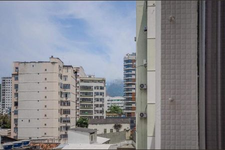 Apartamento à venda com 77m², 2 quartos e sem vaga