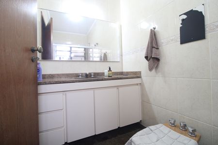 Casa para alugar com 500m², 3 quartos e 5 vagasBanheiro da Suíte