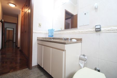 Casa para alugar com 500m², 3 quartos e 5 vagasBanheiro Social