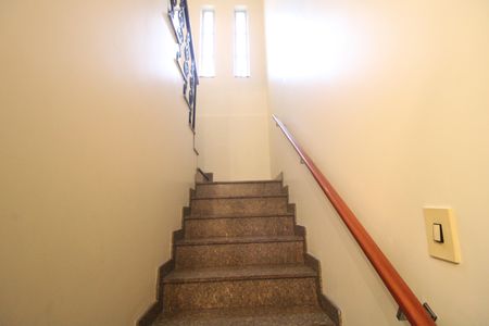 Casa para alugar com 500m², 3 quartos e 5 vagasEscada