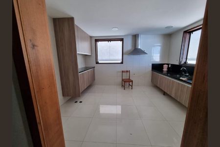 Casa à venda com 760m², 3 quartos e 4 vagas