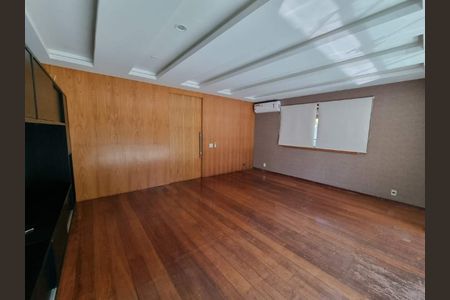 Casa à venda com 760m², 3 quartos e 4 vagas