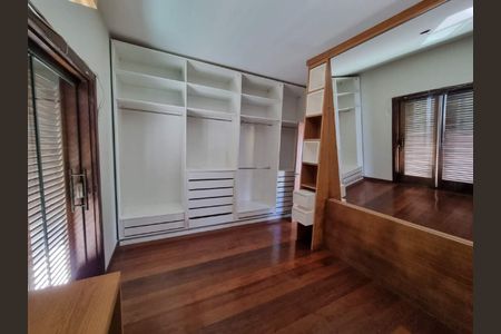 Casa à venda com 760m², 3 quartos e 4 vagas