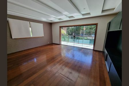 Casa à venda com 760m², 3 quartos e 4 vagas