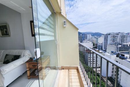 Apartamento à venda com 207m², 3 quartos e 2 vagas Apartamento à venda com 207m², 3 quartos e 2 vagasSacada da Sala