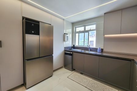 Apartamento à venda com 207m², 3 quartos e 2 vagas Apartamento à venda com 207m², 3 quartos e 2 vagasCozinha