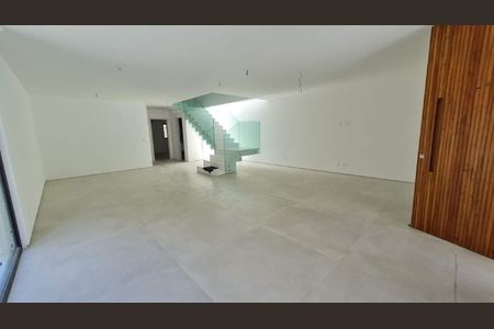 Casa à venda com 450m², 4 quartos e 2 vagas