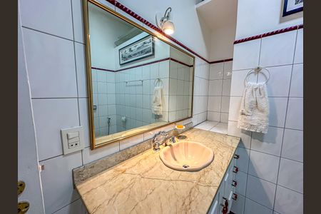 Apartamento à venda com 442m², 4 quartos e 2 vagas Apartamento à venda com 442m², 4 quartos e 2 vagasBanheiro Social