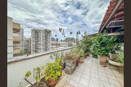 Apartamento à venda com 442m², 4 quartos e 2 vagas Apartamento à venda com 442m², 4 quartos e 2 vagasVaranda