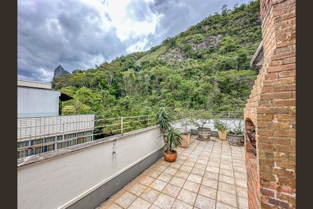 Apartamento à venda com 442m², 4 quartos e 2 vagas Apartamento à venda com 442m², 4 quartos e 2 vagasVaranda