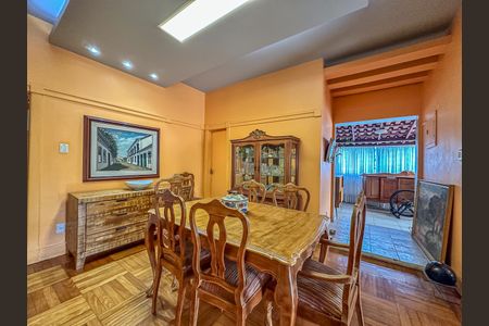 Apartamento à venda com 442m², 4 quartos e 2 vagas Apartamento à venda com 442m², 4 quartos e 2 vagasSala de Jantar