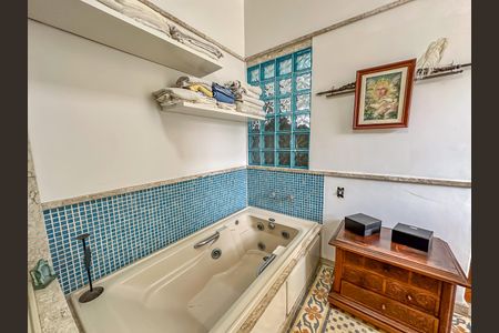 Apartamento à venda com 442m², 4 quartos e 2 vagas Apartamento à venda com 442m², 4 quartos e 2 vagasBanheiro da Suíte