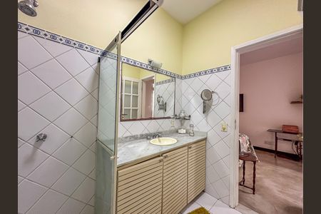 Apartamento à venda com 442m², 4 quartos e 2 vagas Apartamento à venda com 442m², 4 quartos e 2 vagasBanheiro da Suíte 3