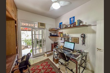 Apartamento à venda com 442m², 4 quartos e 2 vagas Apartamento à venda com 442m², 4 quartos e 2 vagasQuarto