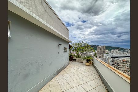 Apartamento à venda com 442m², 4 quartos e 2 vagas Apartamento à venda com 442m², 4 quartos e 2 vagasVaranda