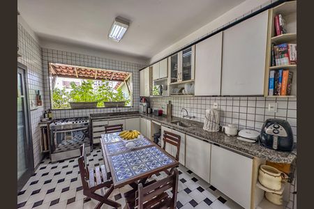 Apartamento à venda com 442m², 4 quartos e 2 vagas Apartamento à venda com 442m², 4 quartos e 2 vagasCozinha